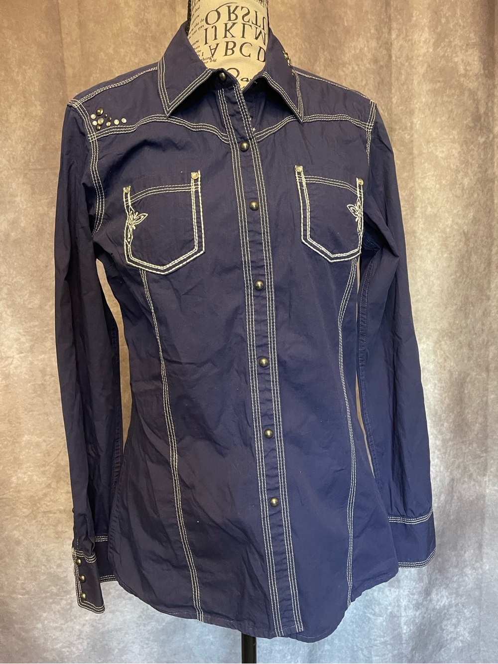 Ariat Women’s Navy Long-Sleeve Western Button-Up Shirt Medium Fitted Style